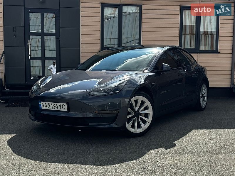 Седан Tesla Model 3 2022 в Киеве
