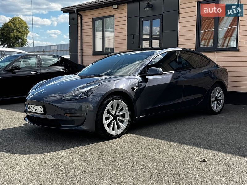 Седан Tesla Model 3 2022 в Киеве