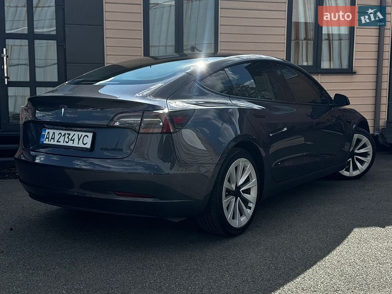 Седан Tesla Model 3 2022 в Киеве