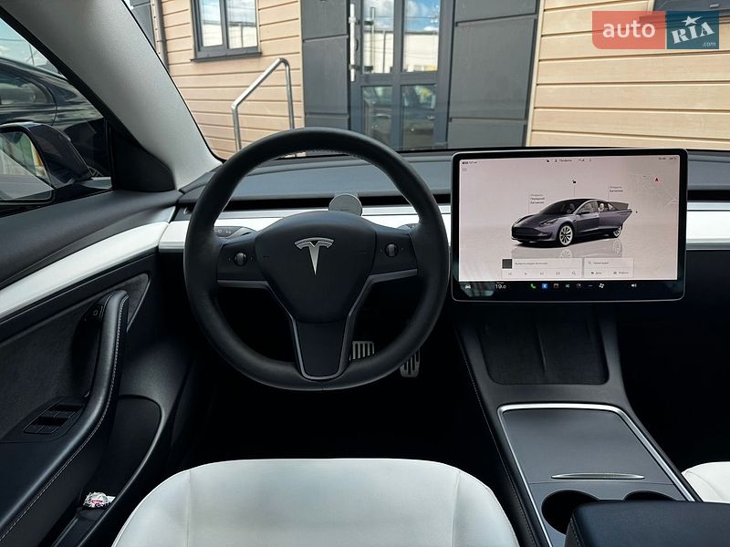 Седан Tesla Model 3 2022 в Киеве
