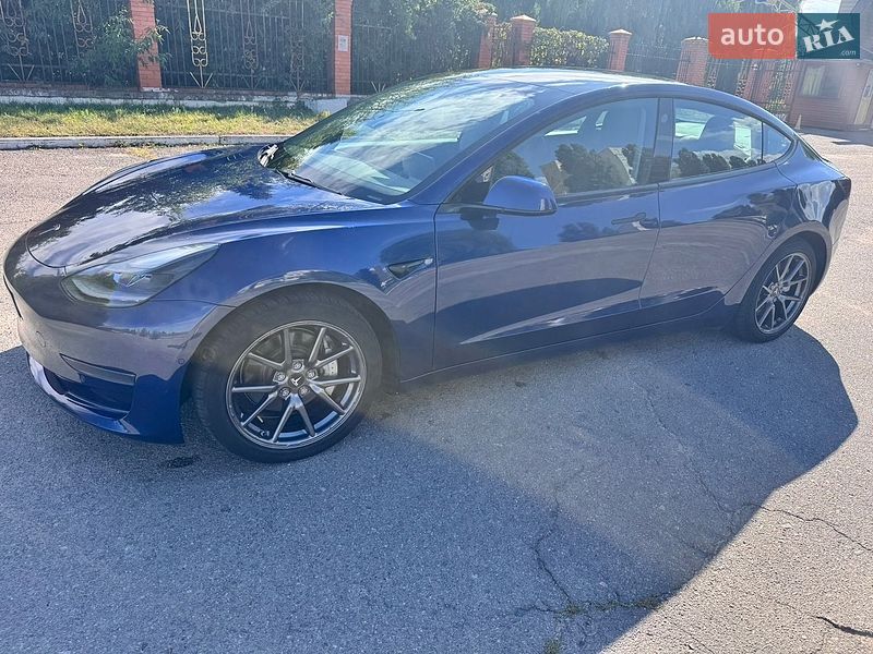Седан Tesla Model 3 2021 в Киеве