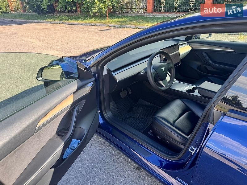 Седан Tesla Model 3 2021 в Киеве