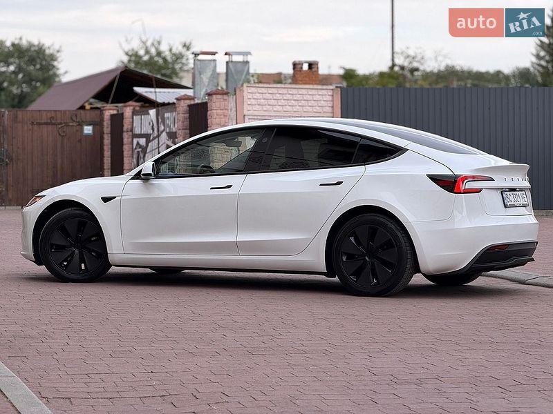 Седан Tesla Model 3 2025 в Стрые