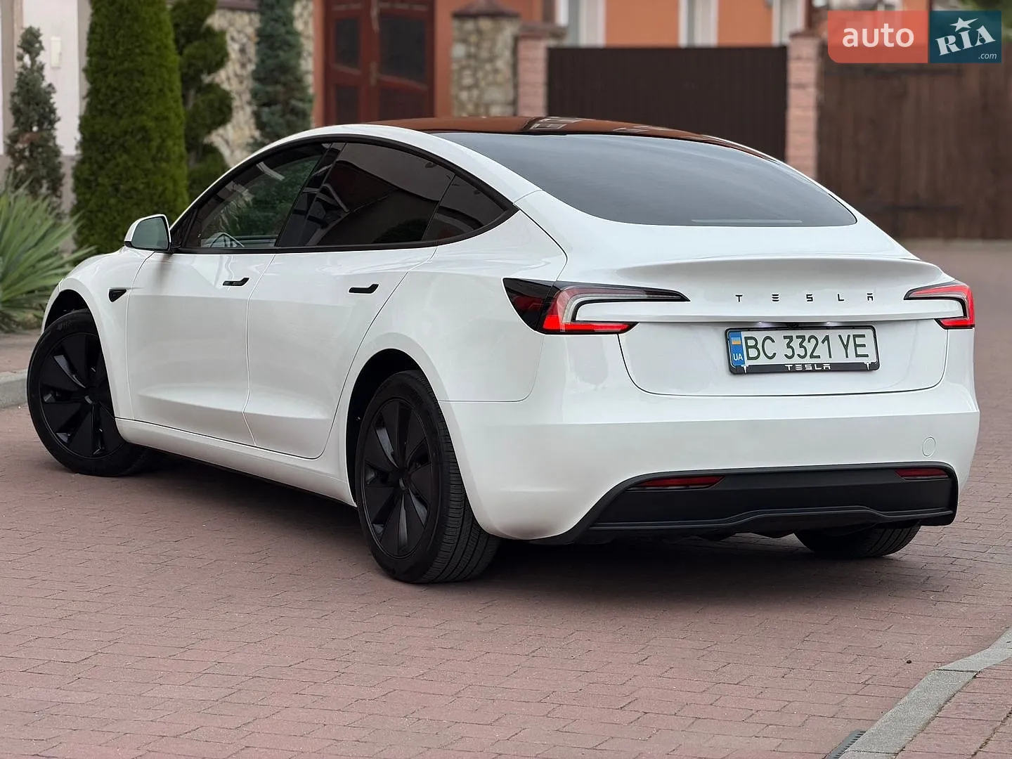 2025 Tesla Model 3 - мініатюра 13