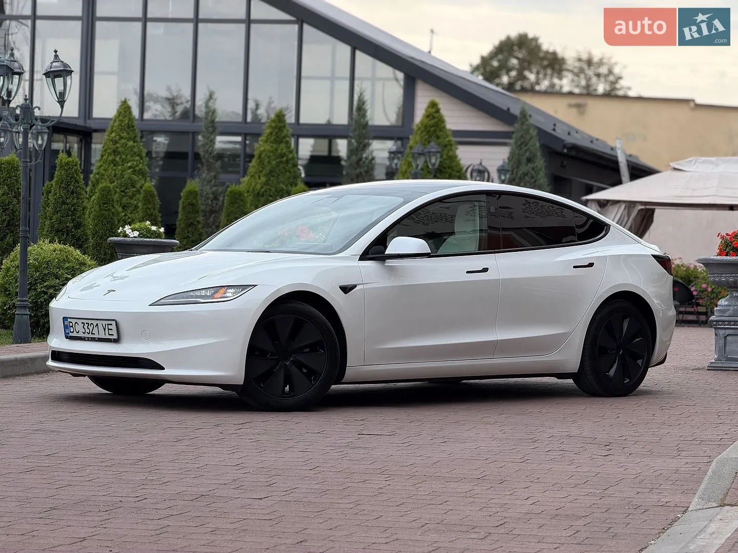 2025 Tesla Model 3 - мініатюра 6