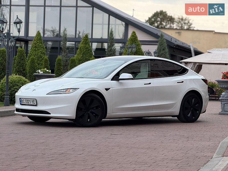 Седан Tesla Model 3 2025 в Стрые