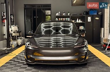 Седан Tesla Model 3 2025 в Виннице