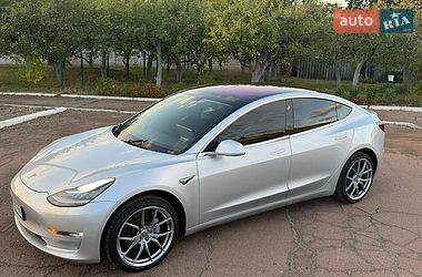 Седан Tesla Model 3 2018 в Чернигове