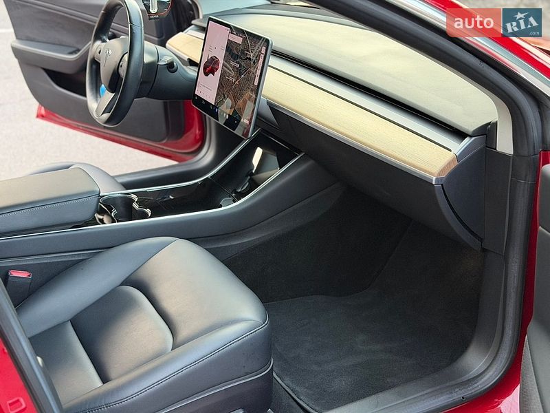 Седан Tesla Model 3 2018 в Виннице