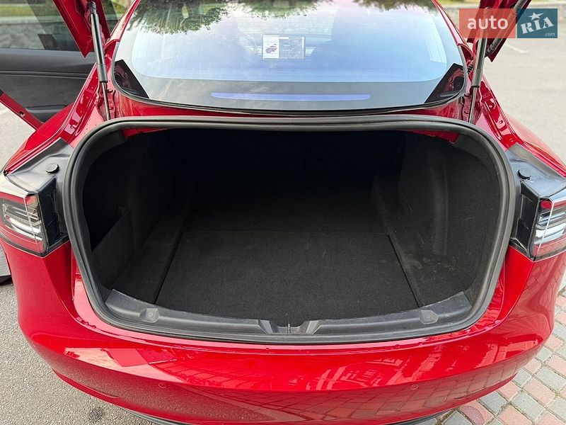 Седан Tesla Model 3 2018 в Виннице