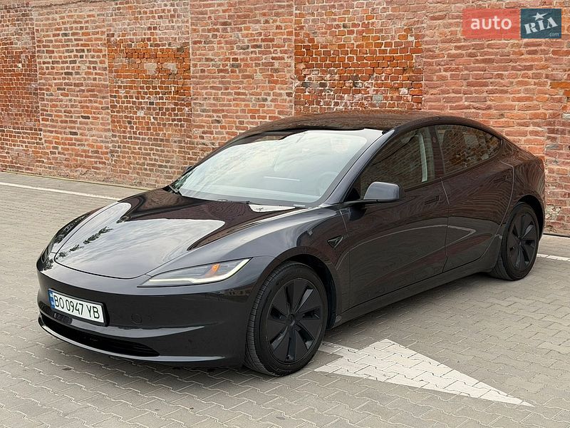 Седан Tesla Model 3 2024 в Тернополе