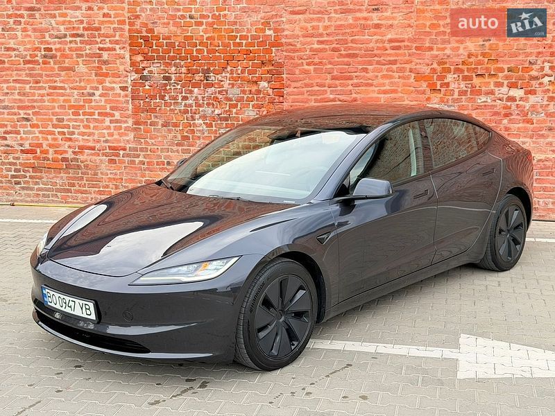 Седан Tesla Model 3 2024 в Тернополе