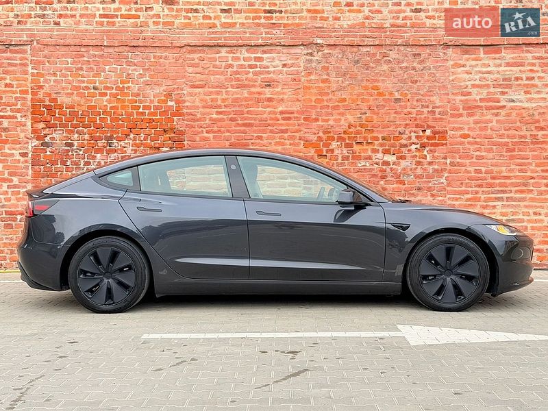 Седан Tesla Model 3 2024 в Тернополе