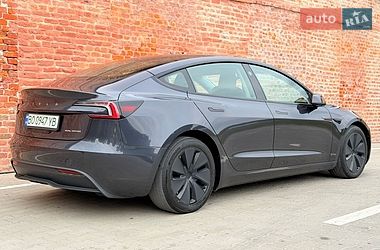 Седан Tesla Model 3 2024 в Тернополе