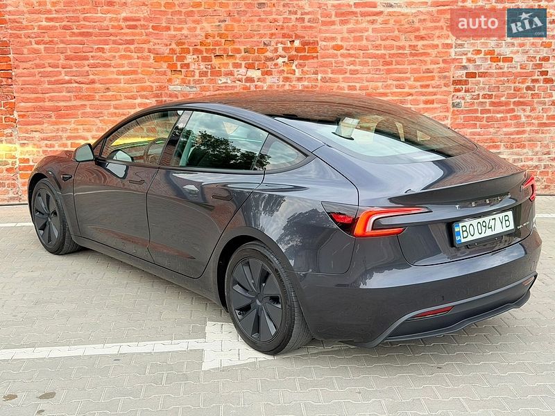 Седан Tesla Model 3 2024 в Тернополе