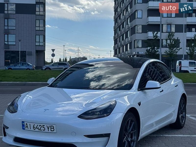 Седан Tesla Model 3 2021 в Киеве