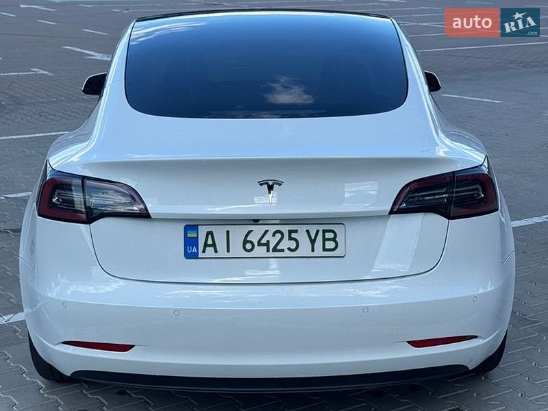 Седан Tesla Model 3 2021 в Киеве