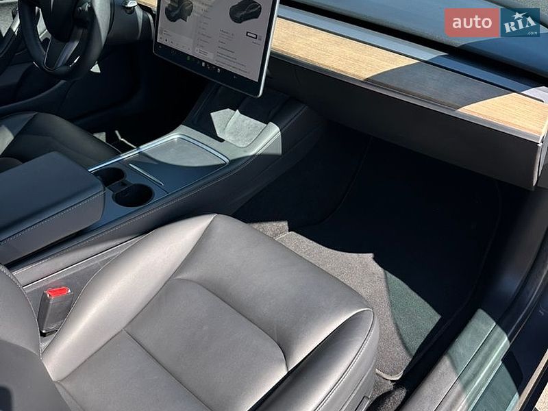 Седан Tesla Model 3 2021 в Києві