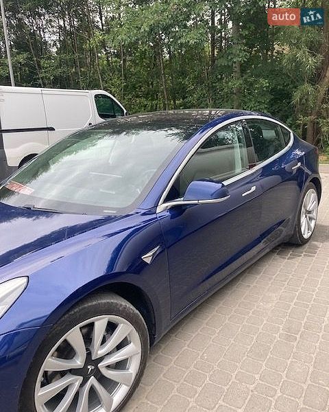 Седан Tesla Model 3 2018 в Львові