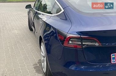 Седан Tesla Model 3 2018 в Львові