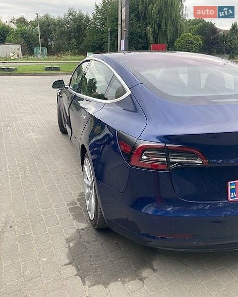 Седан Tesla Model 3 2018 в Львові