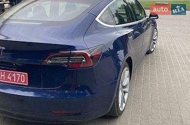 Седан Tesla Model 3 2018 в Львові