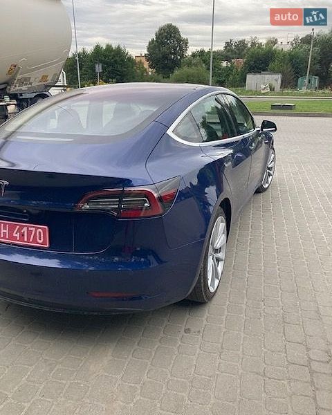 Седан Tesla Model 3 2018 в Львові