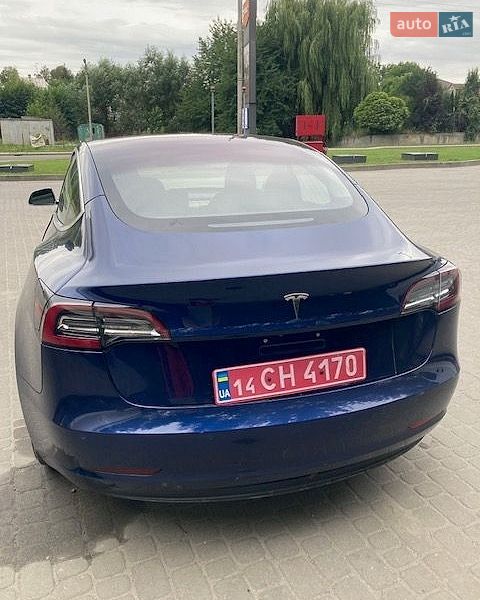 Седан Tesla Model 3 2018 в Львові