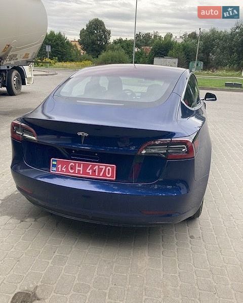 Седан Tesla Model 3 2018 в Львові