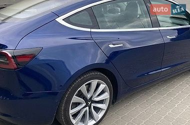 Седан Tesla Model 3 2018 в Львові