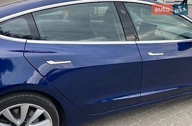 Седан Tesla Model 3 2018 в Львові