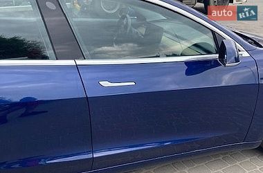 Седан Tesla Model 3 2018 в Львові