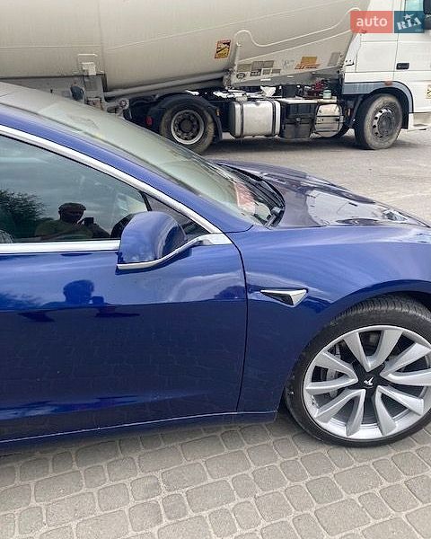 Седан Tesla Model 3 2018 в Львові