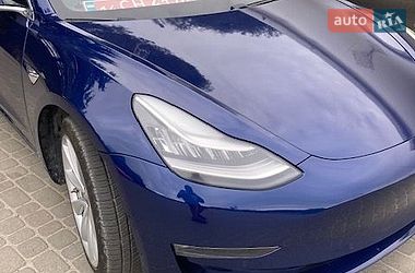 Седан Tesla Model 3 2018 в Львові