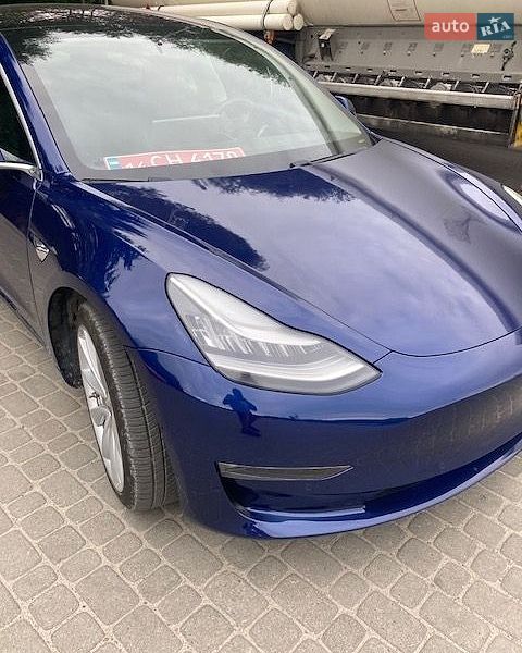 Седан Tesla Model 3 2018 в Львові
