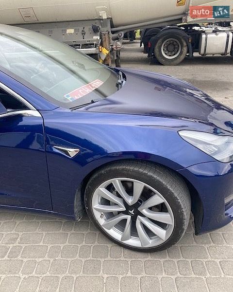 Седан Tesla Model 3 2018 в Львові