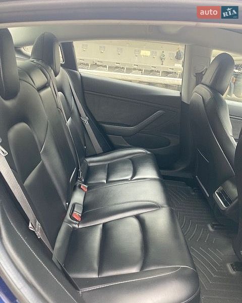 Седан Tesla Model 3 2018 в Львові