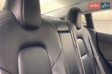 Седан Tesla Model 3 2018 в Львові