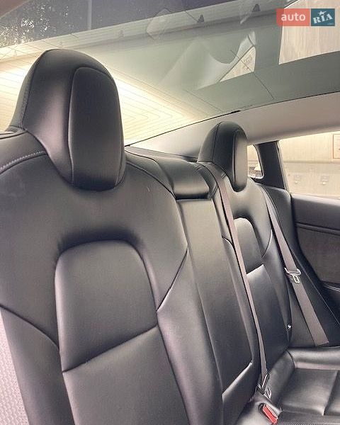 Седан Tesla Model 3 2018 в Львові