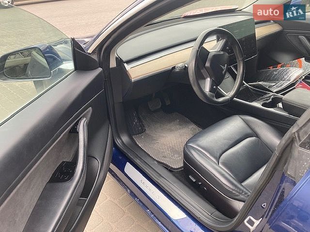Седан Tesla Model 3 2018 в Львові