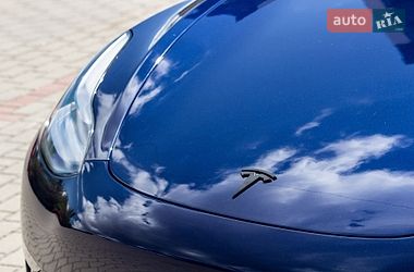Седан Tesla Model 3 2020 в Львове