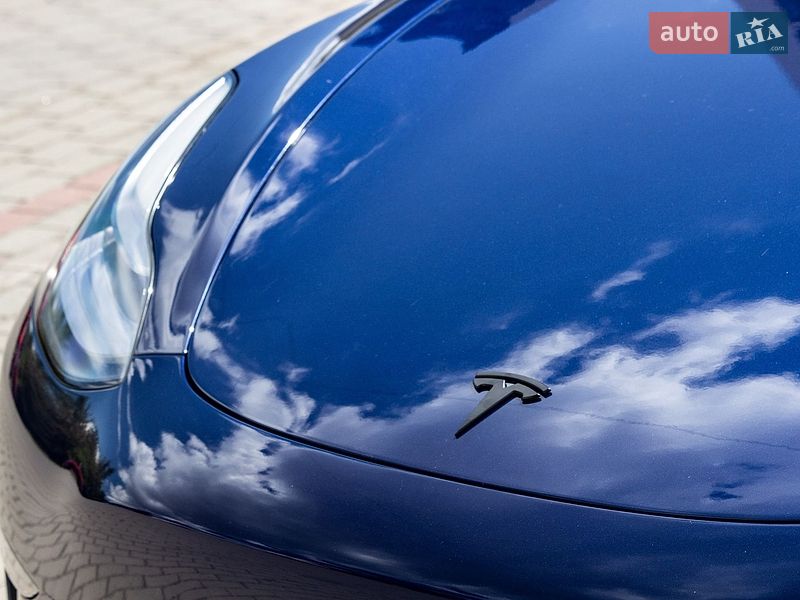 Седан Tesla Model 3 2020 в Львове