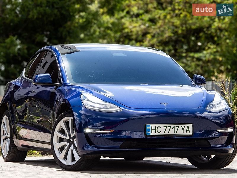 Седан Tesla Model 3 2020 в Львове