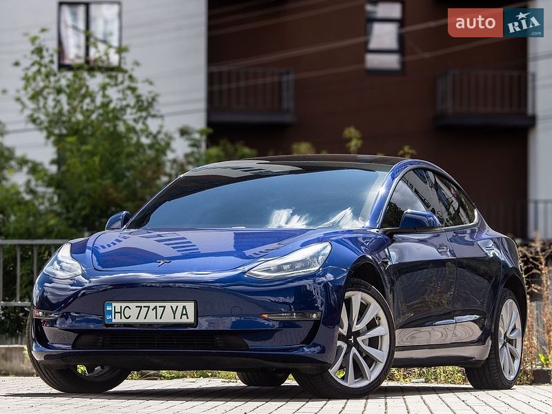 Седан Tesla Model 3 2020 в Львове