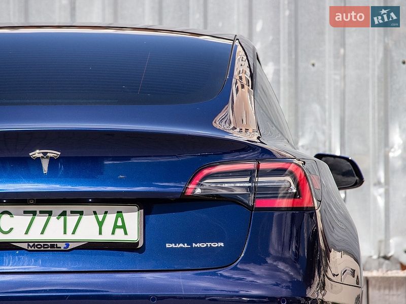 Седан Tesla Model 3 2020 в Львове