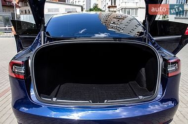 Седан Tesla Model 3 2020 в Львове
