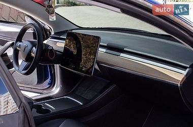 Седан Tesla Model 3 2020 в Львове