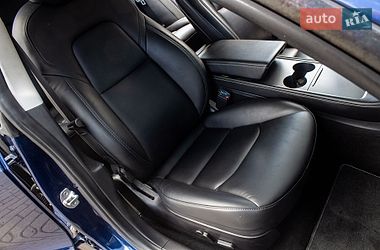 Седан Tesla Model 3 2020 в Львове
