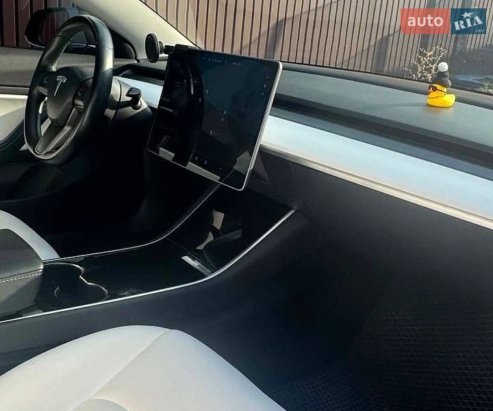 Седан Tesla Model 3 2018 в Коломые