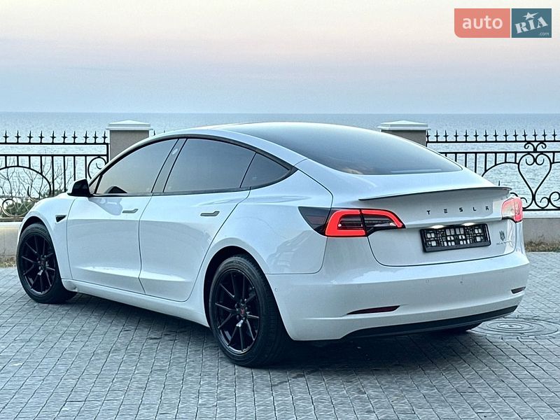 Седан Tesla Model 3 2021 в Одесі